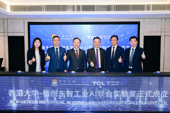 ) (From left) Professor Stephanie Ma, Associate Vice President of HKU, Professor Max Shen, Vice President of HKU, Professor Xiang Zhang, President of HKU, Mr Dongsheng Li, Chairman of TCL, Mr Jun He, President of TCL Industrial and CEO of GETECH, Dr. Dahai Yu, CEO of the Hong Kong R&D Center, TCL Industrial Research Institute
 